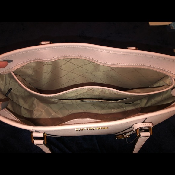 Michael kors purse - Picture 4 of 5